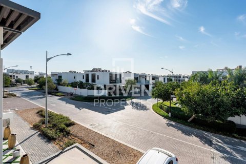 Villa in Dubai 5 bedrooms, 425.5 sq.m. № 140554
