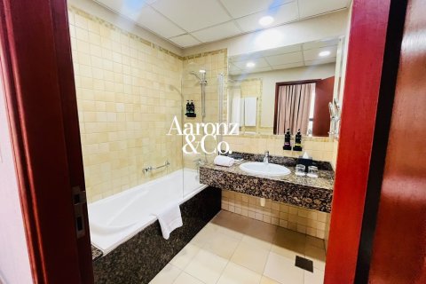 Снять в аренду апартаменты в отеле в Джумейра Бич Резиденс, Дубай: 2 спальни, 138м², № 121162 - фото 17