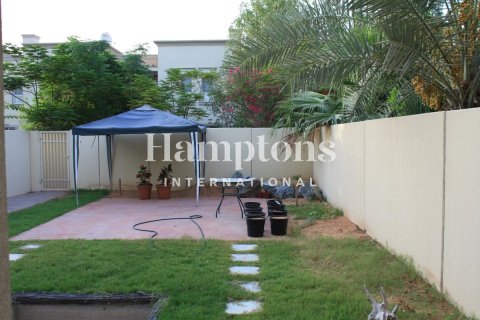 Снять в аренду таунхаус в Springs 6, The Springs, Дубай: 3 спальни, 255.01873500м², № 109921 - фото 6