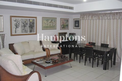 Снять в аренду таунхаус в Springs 6, The Springs, Дубай: 3 спальни, 255.01873500м², № 109921 - фото 3