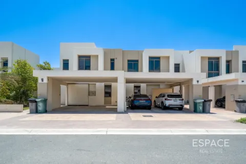 Townhouse in Dubai 4 bedrooms, 218 sq.m. № 122420