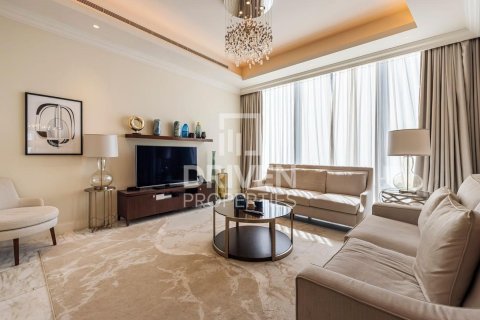 Apartment in The Address Residence Fountain Views, Downtown Dubai (Downtown Burj Dubai), Dubai 3 bedrooms, 214.05 sq.m. № 136707 - photo 4