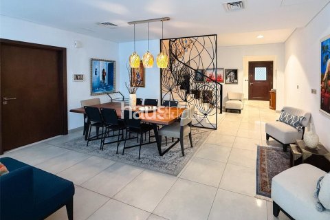 Villa in Motor City, Dubai 4 bedrooms, 381 sq.m. № 44938 - photo 3
