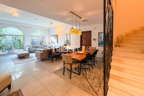 Villa in Motor City, Dubai 4 bedrooms, 381 sq.m. № 44938 - photo 15