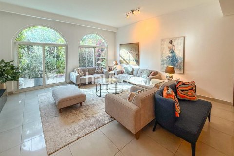 Villa in Motor City, Dubai 4 bedrooms, 381 sq.m. № 44938 - photo 2