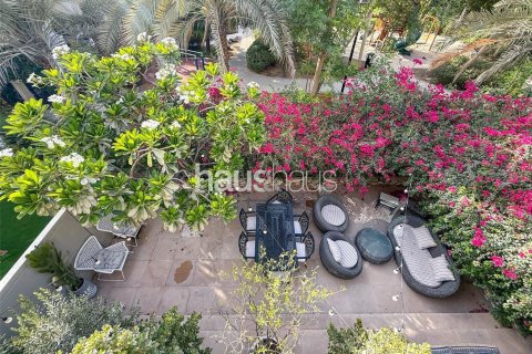 Villa in Motor City, Dubai 4 bedrooms, 381 sq.m. № 44938 - photo 16