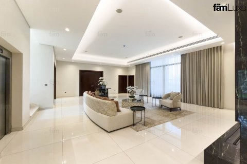 Villa in Dubai 6 bedrooms, 1393.8 sq.m. № 141757 - photo 12