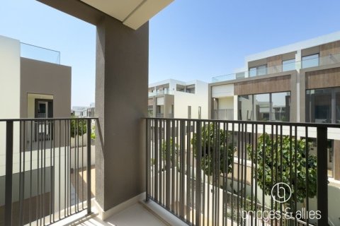Villa in Tilal Al Ghaf, Dubai 4 bedrooms, 317 sq.m. № 118412 - photo 17