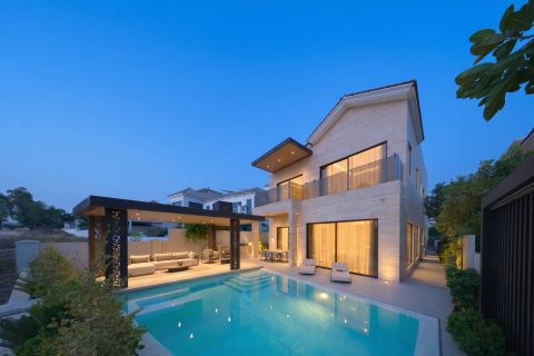 Villa en Jumeirah Golf Estates, Dubai, 5 dormitorios, 853.69 m², № 142048