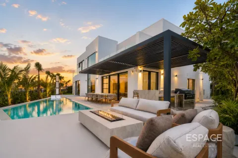 Villa en Jumeirah Islands, Dubai, 5 dormitorios, 632 m², № 122363