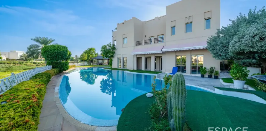 Вилла в Meadows, Дубай, 6 спален, 596м², № 122369