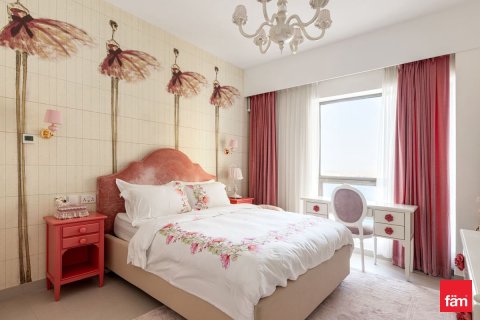 Apartment in Dubai 3 bedrooms, 182.1 sq.m. № 112572 - photo 15