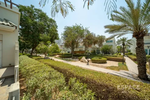 Villa en Quortaj, Al Furjan, Dubai, 3 dormitorios, 283 m², № 122628 - foto 18