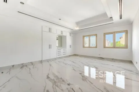 Villa in The Lakes, Dubai 6 bedrooms, 569 sq.m. № 122624 - photo 8