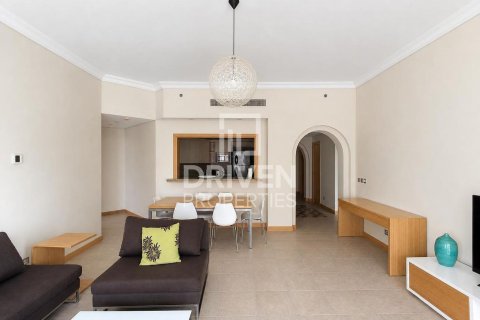 Снять в аренду квартиру в Shoreline Apartments, Пальма Джумейра, Дубай: 2 спальни, 185.53м², № 128557 - фото 2