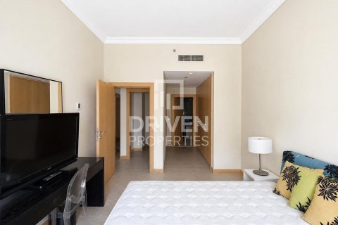 Снять в аренду квартиру в Shoreline Apartments, Пальма Джумейра, Дубай: 2 спальни, 185.53м², № 128557 - фото 7