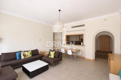 Снять в аренду квартиру в Shoreline Apartments, Пальма Джумейра, Дубай: 2 спальни, 185.53м², № 128557 - фото 3