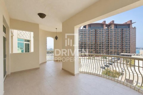 Снять в аренду квартиру в Shoreline Apartments, Пальма Джумейра, Дубай: 2 спальни, 185.53м², № 128557 - фото 14