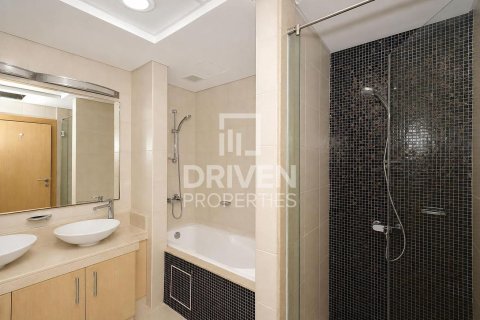 Снять в аренду квартиру в Shoreline Apartments, Пальма Джумейра, Дубай: 2 спальни, 185.53м², № 128557 - фото 18