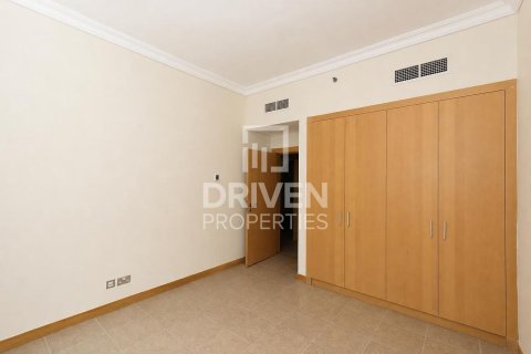 Снять в аренду квартиру в Shoreline Apartments, Пальма Джумейра, Дубай: 2 спальни, 185.53м², № 128557 - фото 9
