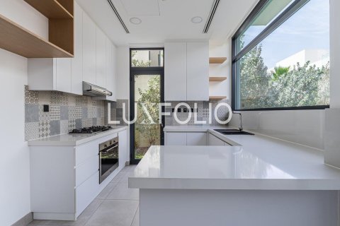 Купить таунхаус в Джумейра Гольф Эстейтс, Дубай: 4 спальни, 322м², № 45677 - фото 3
