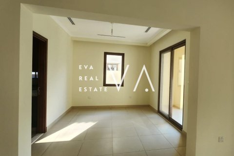 Villa in Dubai 5 bedrooms, 431.99 sq.m. № 52727 - photo 2
