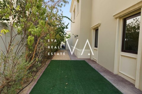 Villa in Dubai 5 bedrooms, 431.99 sq.m. № 52727 - photo 16