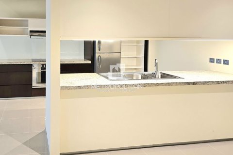 Apartment in Sheikh Zayed Road, Dubai 2 bedrooms, 122 sq.m. № 14730 - photo 9