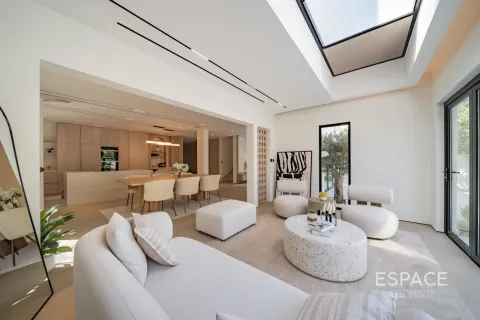 Villa in Meadows, Dubai 4 bedrooms, 344 sq.m. № 122444