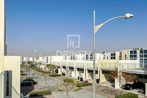 Villa à Dubai, 4 chambres, 151.8 m², № 136587 - photo 13
