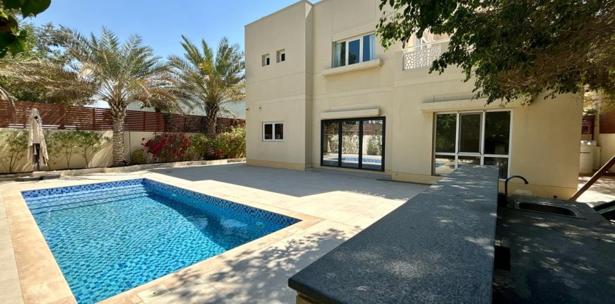 Вилла в Дубае, 4 спальни, 540м², № 38505