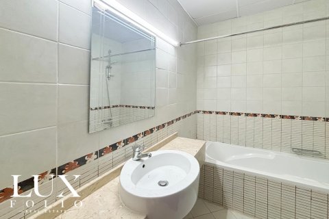 Снять в аренду виллу в Al Barsha 1, Аль-Барша, Дубай: 5 спален, 354м², № 46461 - фото 2