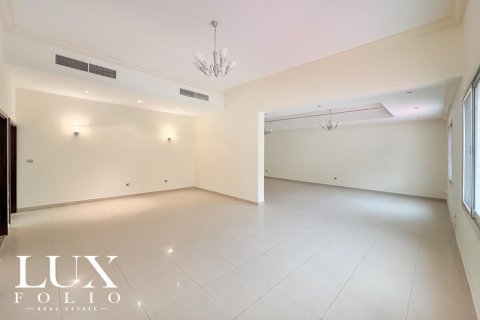 Снять в аренду виллу в Al Barsha 1, Аль-Барша, Дубай: 5 спален, 354м², № 46461 - фото 10