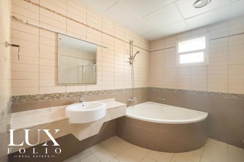 Снять в аренду виллу в Al Barsha 1, Аль-Барша, Дубай: 5 спален, 354м², № 46461 - фото 11