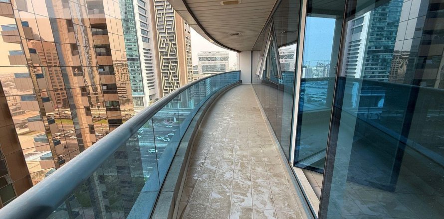 Квартира в Sheikh Zayed Road, Дубай, 2 спальни, 139.4м², № 10484