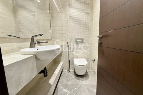 Apartment in NOBLES TOWER in Business Bay, Dubai 2 bedrooms, 111 sq.m. № 123037 - photo 8