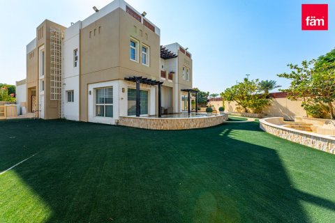 Villa à Dubai, 5 chambres, 1007.7 m², № 23820