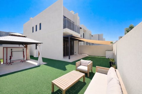 Townhouse in Dubai 3 bedrooms, 152 sq.m. № 139585 - photo 2