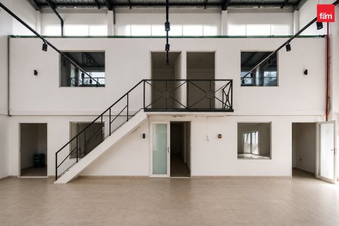 Warehouse in Deira, Dubai 2119 sq.m. № 124534