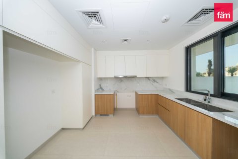 Снять в аренду таунхаус в Джабаль-Али, Дубай: 3 спальни, 240.6м², № 124999 - фото 17