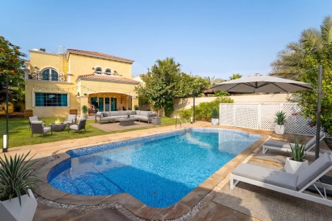 Villa en Jumeirah Islands, Dubai, 4 dormitorios, 802 m², № 139686