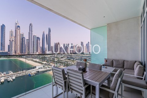Apartment in EMAAR Beachfront, Dubai Harbour, Dubai 3 bedrooms, 195 sq.m. № 46232