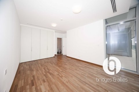 Apartment in DIFC, Dubai 3 bedrooms, 194 sq.m. № 101354 - photo 4