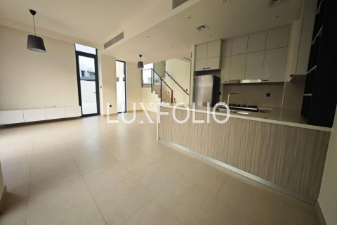 Снять в аренду виллу в Дубай Хилс Эстейт, Дубай: 3 спальни, 387м², № 46425 - фото 5