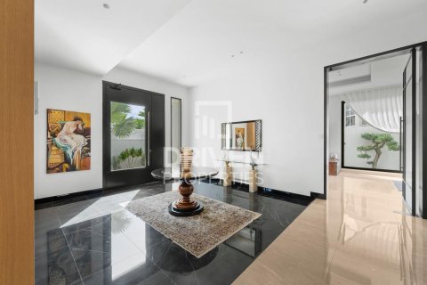 Villa en Umm Suqeim, Dubai, 7 dormitorios, 150.04 m², № 143044 - foto 3