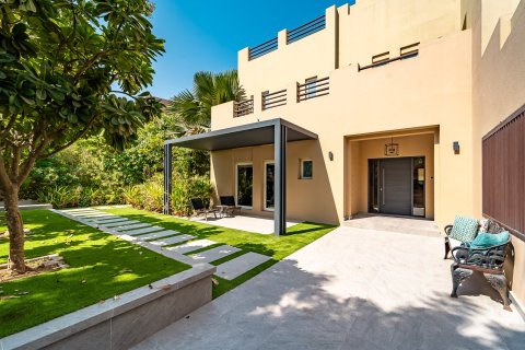 Villa en Dubai, 6 dormitorios, 790 m², № 97156