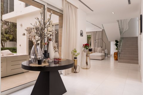 Villa en The Nest, Al Barari, Dubai, 4 dormitorios, 693.29 m², № 141154 - foto 5