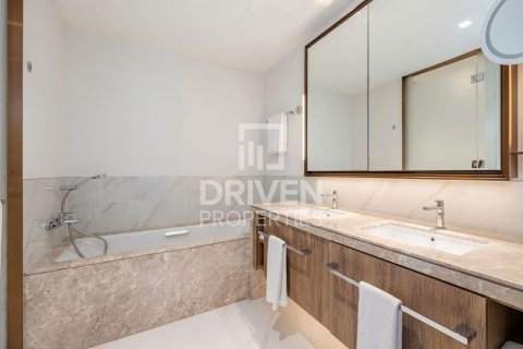 Снять в аренду квартиру в Address Harbour Point, Dubai Creek Harbour (The Lagoons), Дубай: 2 спальни, 104.42м², № 129984 - фото 16