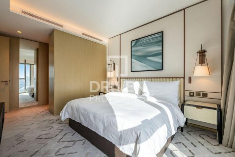 Снять в аренду квартиру в Address Harbour Point, Dubai Creek Harbour (The Lagoons), Дубай: 2 спальни, 104.42м², № 129984 - фото 3