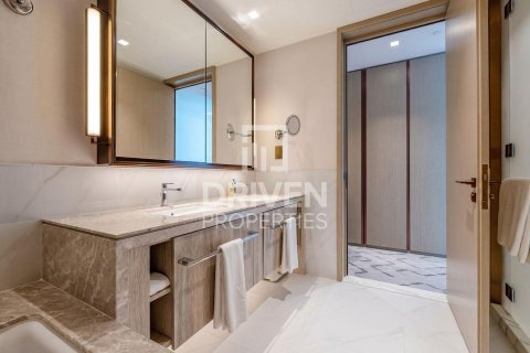 Снять в аренду квартиру в Address Harbour Point, Dubai Creek Harbour (The Lagoons), Дубай: 2 спальни, 104.42м², № 129984 - фото 17